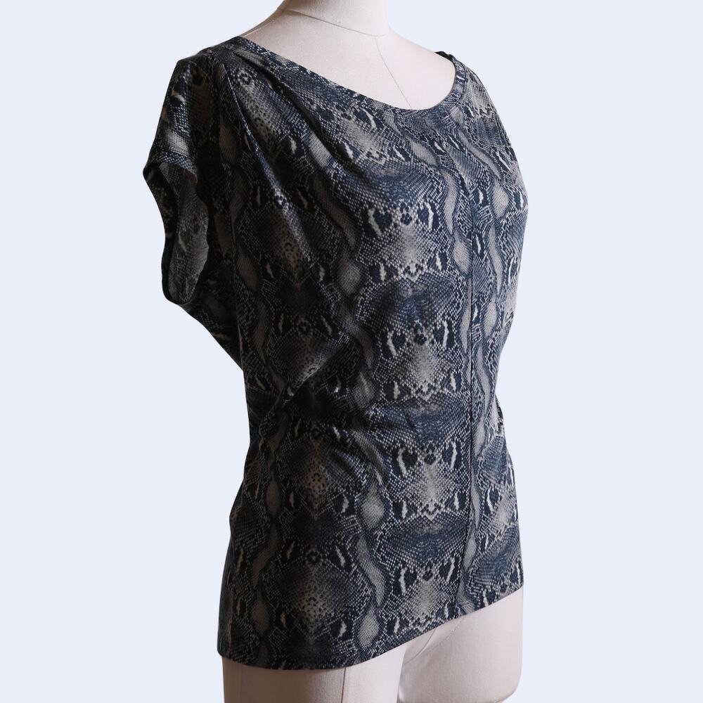 BCBGMAXAZRIA Vintage Blue Snakeskin Print Scoop Neck Tee